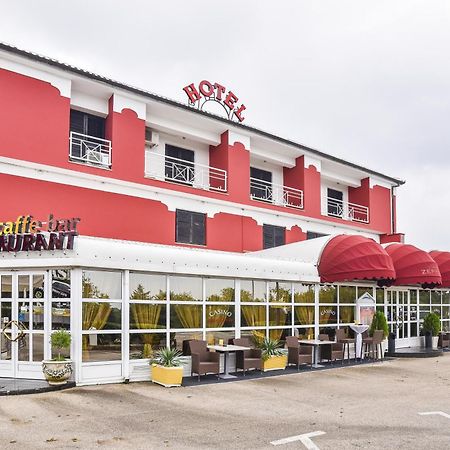 Hotel Zephyr - Plovanija Buje Kültér fotó