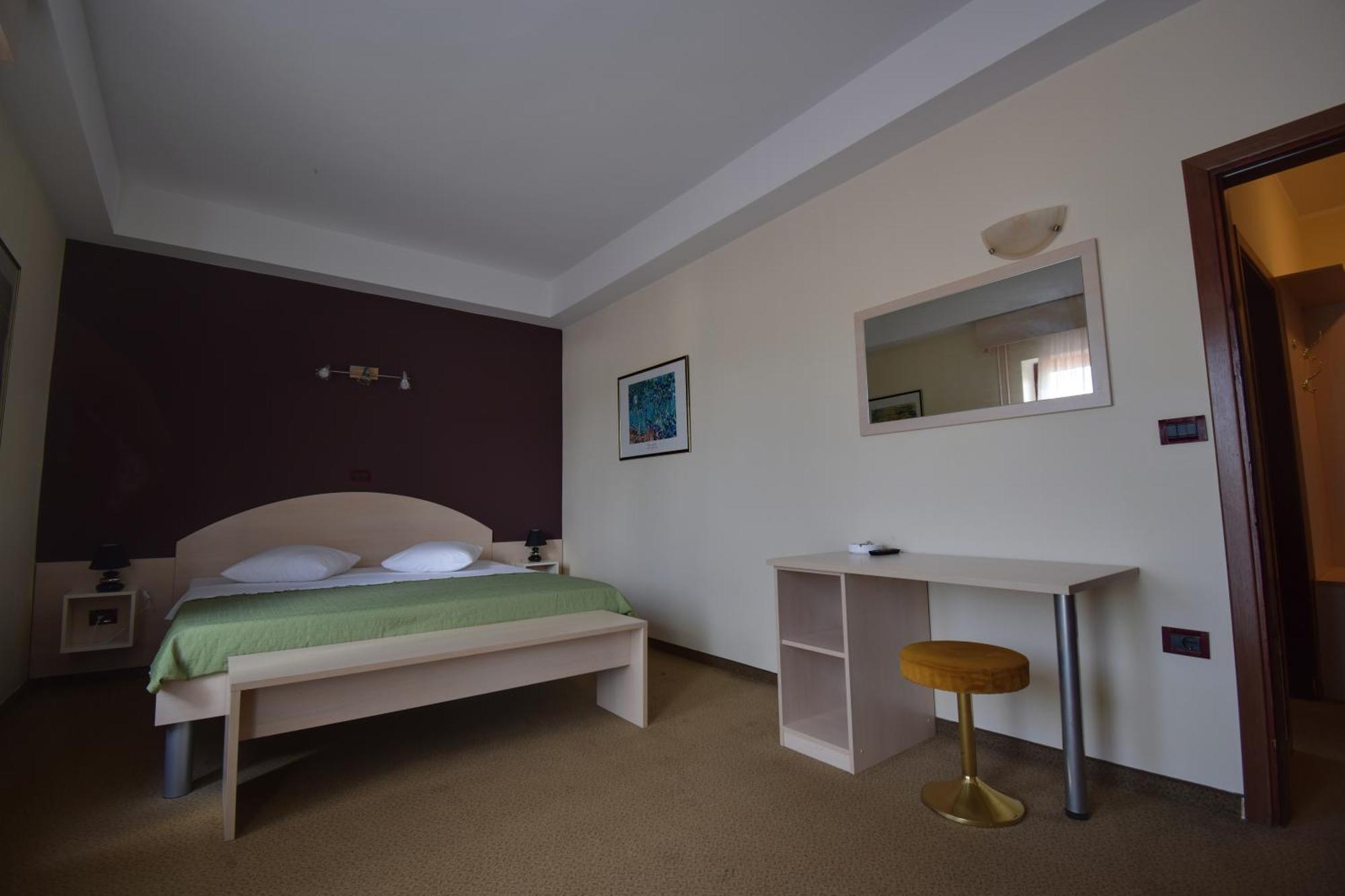 Hotel Zephyr - Plovanija Buje Kültér fotó